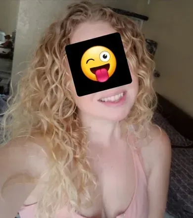 Adriana (@adrianafeet95) OnlyFans profile photo