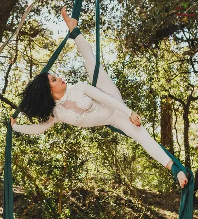 Aerial Amira (@aerialtips) OnlyFans profile photo