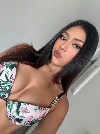 Ale (@alexandraboo) OnlyFans profile photo