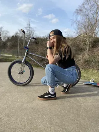 Ariana (@ariana_bmx) OnlyFans profile photo