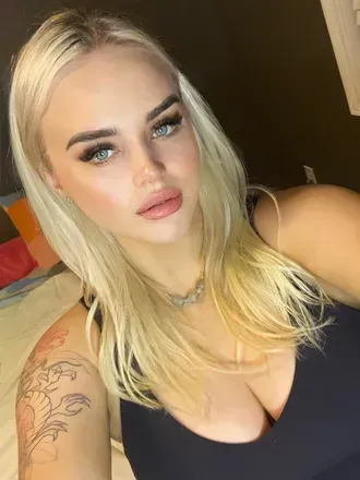 Ashley (@ashleygoeswild) OnlyFans profile photo