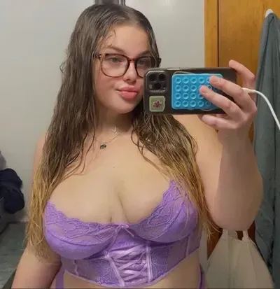 Emma (@babygurl45) OnlyFans profile photo