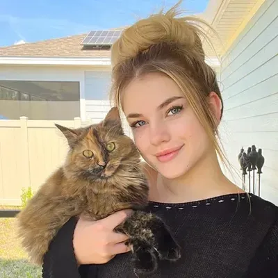 Baylee (@bayleeeeverly) OnlyFans profile photo