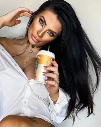 Bella (@bellalo) OnlyFans profile photo