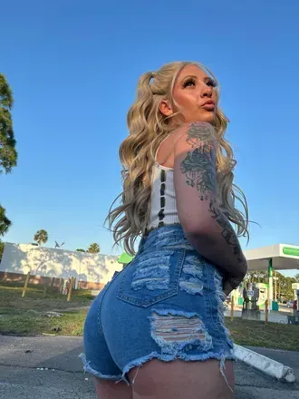 Blondie (@blondie813) OnlyFans profile photo