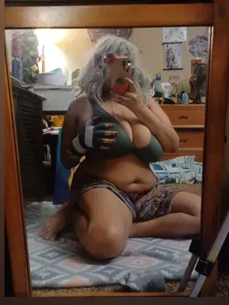 Local big tittie goth (@briezyb) OnlyFans profile photo