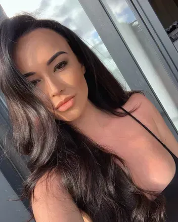 Sarah (@brunette_babe) OnlyFans profile photo