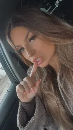 Edina (@brunettebrat22) OnlyFans profile photo