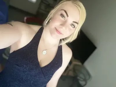 Caroline (@caroline_nefer) OnlyFans profile photo
