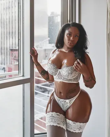 @charlottelavishvip OnlyFans profile photo