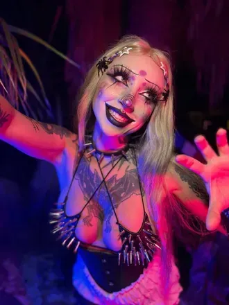 Claire (@clairegoth) OnlyFans profile photo