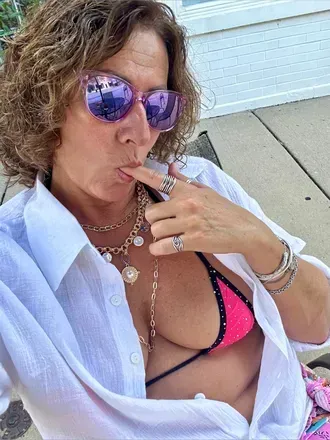 Di and Nick (@crazybicouplemw) OnlyFans profile photo