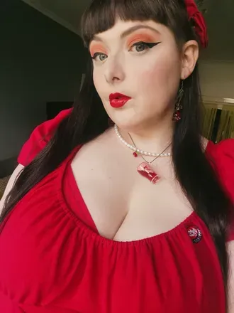 @curvyandnerdy OnlyFans profile photo