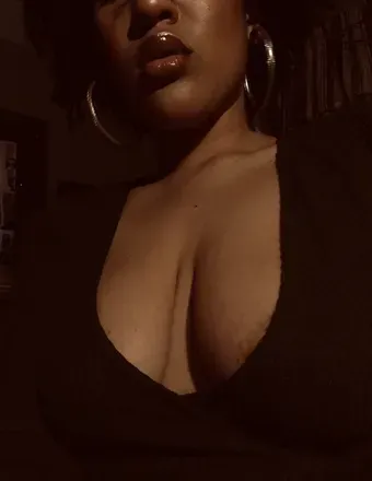 Ela (@elanicole) OnlyFans profile photo