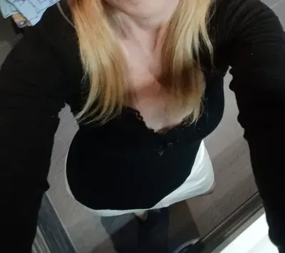 Ella wett (@ellawett) OnlyFans profile photo