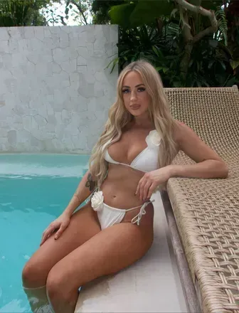 Elle (@ellesparkss) OnlyFans profile photo