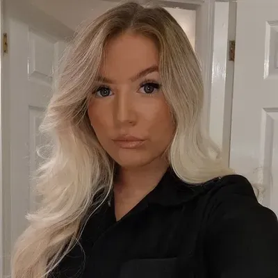E x (@ellsbrown) OnlyFans profile photo