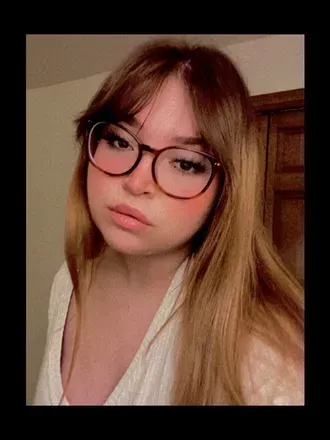 Emily (@emilyx12) OnlyFans profile photo