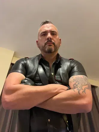 English Leather Master (@englishleathermaster) OnlyFans profile photo