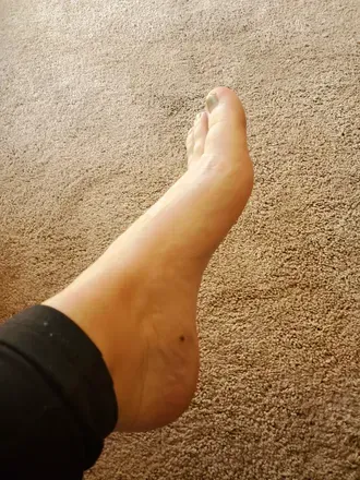FeetLove (@footloveof2020) OnlyFans profile photo