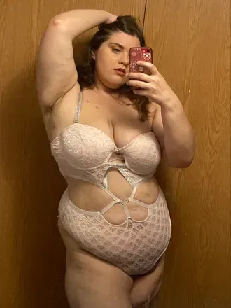 Holly (@goodgollymissholly18) OnlyFans profile photo