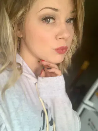 Lana (@hellobyeee) OnlyFans profile photo