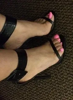 BlondeinStilettoHeelsOnly (@highheelednotary) OnlyFans profile photo