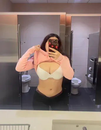 Holy Yoly (@holyyoly) OnlyFans profile photo