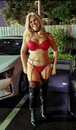 @hotwifebubbles OnlyFans profile photo