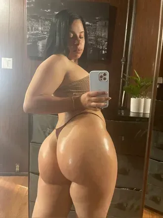 Bella (@imhizbaee_xx) OnlyFans profile photo