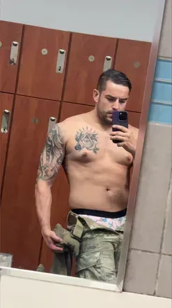 Julian (@jrg1997) OnlyFans profile photo