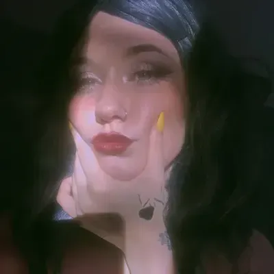 Junie bee (@junieisout) OnlyFans profile photo