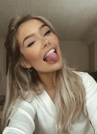 Kat (@katerinam911) OnlyFans profile photo