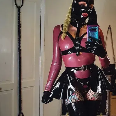 @latexloverlaura OnlyFans profile photo