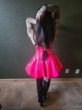Leah Lynn (@leatherorlace) OnlyFans profile photo