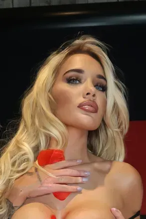 Leonie (@leoniemcsorleyx) OnlyFans profile photo