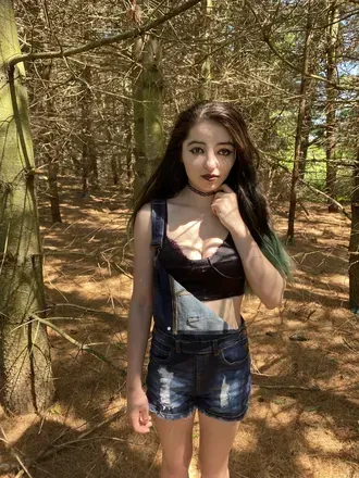 Sarah (@littlesarah.salem) OnlyFans profile photo