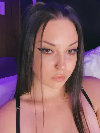 Vanessa Hughes (@lochnessa93) OnlyFans profile photo