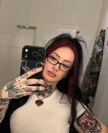 Lydia (@lydiarains) OnlyFans profile photo