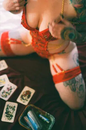 Miss SVG (@missscarletvangogh) OnlyFans profile photo