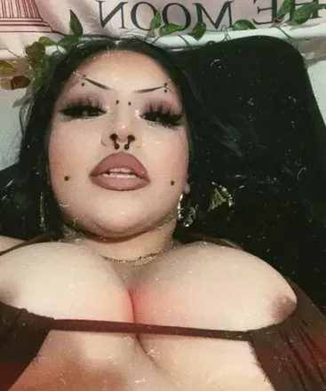Nena (@nutfornena) OnlyFans profile photo