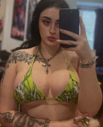 Kat (@paleprincesss) OnlyFans profile photo
