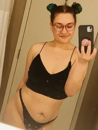 April showers (@peachycreamx) OnlyFans profile photo