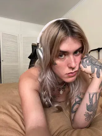Izzy (@peachypeachpeaches) OnlyFans profile photo