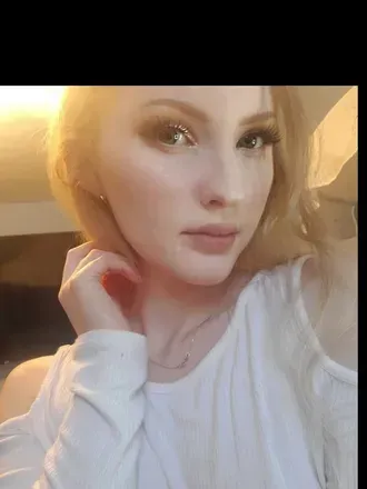Rose (@petite_cupcake) OnlyFans profile photo