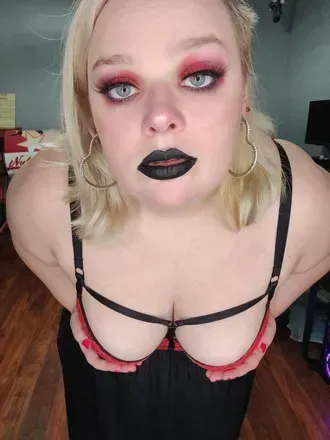Phoebe (@phoebegoth) OnlyFans profile photo