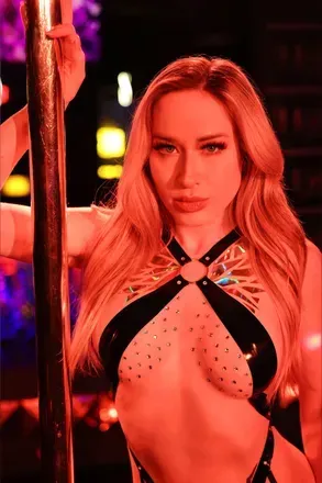 Alaina Taylor (@pintsizedblond) OnlyFans profile photo