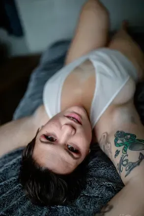 Sneak Peek at Iona (@possiblynormal) OnlyFans profile photo