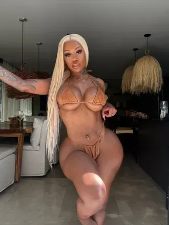 Prettii Paaiid Palace (@prettiipaaiid) OnlyFans profile photo