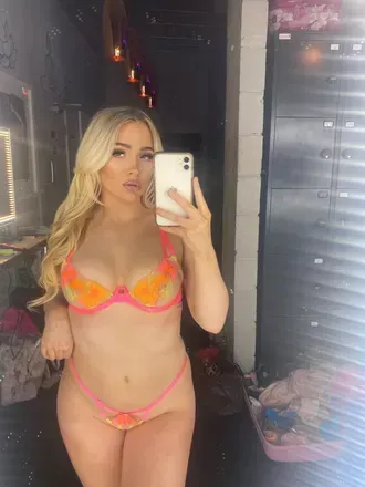 Rox (@roxiiie_05) OnlyFans profile photo